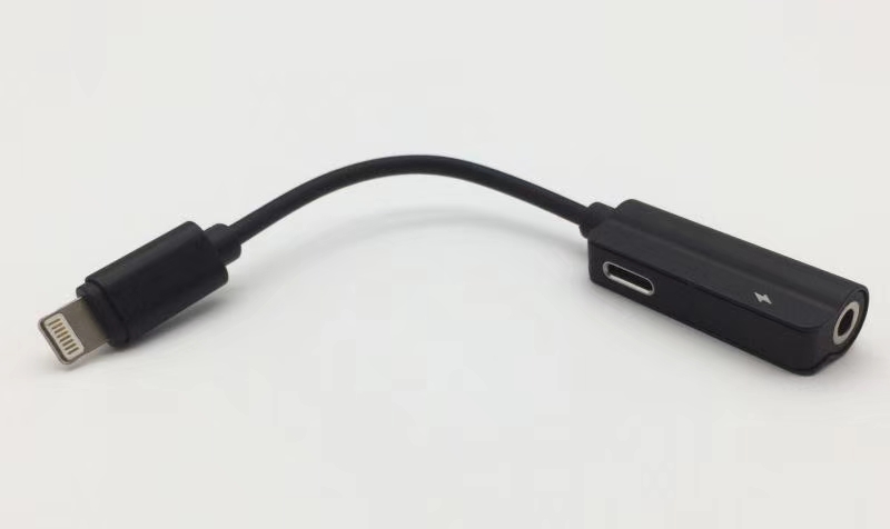 dk au 23 3 5mm to lightning audio adapter with charging 03 1.jpg 3 5Mm To Lightning Audio Adapter With Charging 03 3.5mm Hi-Fi Stereo